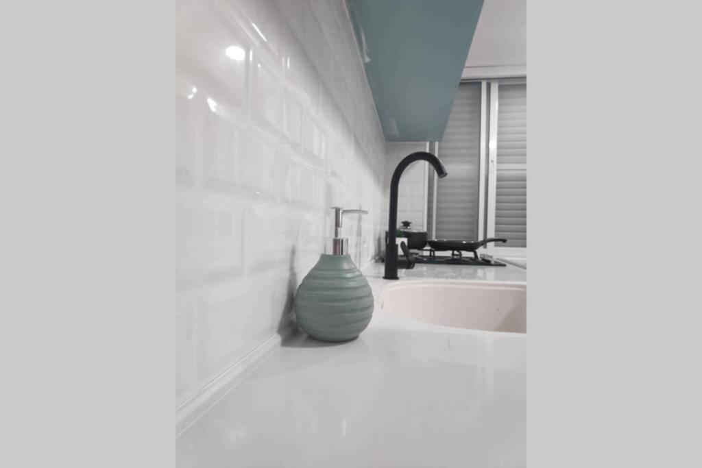 Centrally-Located Quiet Cozy Loft Apartment Be'er Sheva Eksteriør billede